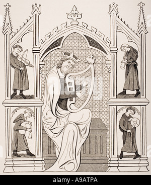 König David spielen auf die Leier von vier Musikern umgeben, alle tragen Kostüme des 13. Jahrhunderts. Stockfoto