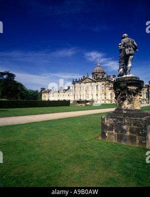 STATUE SÜDPARTERRE (©WILLIAM ANDREWS NESFIELD 1852) CASTLE HOWARD NORTH YORKSHIRE ENGLAND GROSSBRITANNIEN Stockfoto