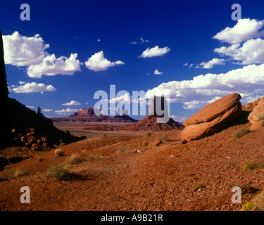 FELSBROCKEN NORD FENSTER MONUMENT VALLEY NAVAJO TRIBAL PARK UTAH ARIZONA USA Stockfoto