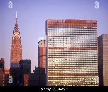 CHRYSLER BUILDING (© WILLIAM VAN ALEN 1930) DER VEREINTEN NATIONEN BAUEN (OSCAR NIEMEYER 1952 ©) MIDTOWN MANHATTAN NEW YORK CITY USA Stockfoto