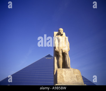 1992 historische RAMSES DER GROSSE STATUE PYRAMIDE SPORTS ARENA Memphis TENNESSEE USA Stockfoto