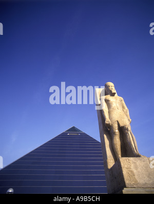 1992 historische RAMSES DER GROSSE STATUE PYRAMIDE SPORTS ARENA Memphis TENNESSEE USA Stockfoto