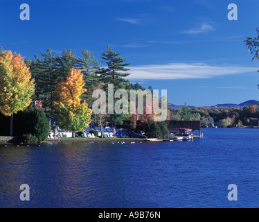 HERBST LAUB SEE BLUME SEE SARANAC ADIRONDACK PARK NEW YORK STATE USA Stockfoto