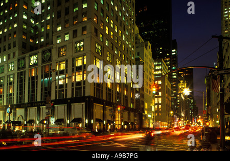 WEIHNACHTEN BERGDORF GOODMAN FIFTH AVENUE IN MANHATTAN NEW YORK CITY USA Stockfoto