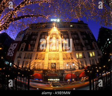 CHRISTMAS TREE LICHTER MACY DEPARTMENT STORE HERALD SQUARE MANHATTAN NEW YORK CITY USA Stockfoto