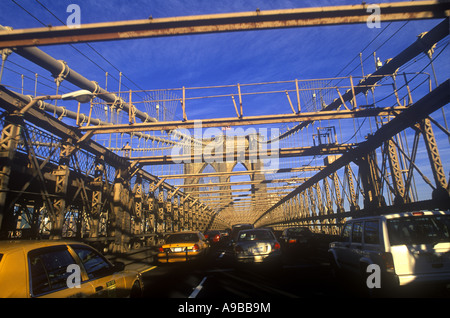 HISTORISCHER STRASSENVERKEHR BROOKLYN BRIDGE MANHATTAN NEW YORK CITY USA Stockfoto