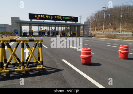 Autobahnauffahrt Dorasan Station, Südkorea und der DMZ. Stockfoto