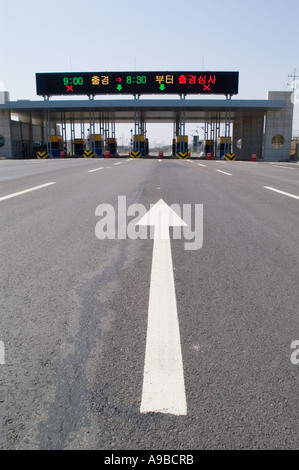 Autobahnauffahrt Dorasan Station, Südkorea und der DMZ. Stockfoto