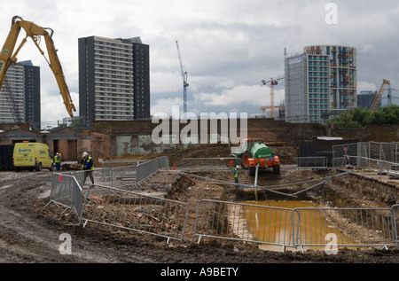 Archäologische Ausgrabung London, Bau des London Olympic Park. Die Bauarbeiten des Aquatic Centre wurden aufgrund der Entdeckung einer eisenzeitlichen Siedlung gestoppt. Stockfoto