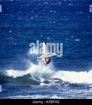 Windsurfen am Hookipa Bucht auf Maui Hawaii USA Stockfoto