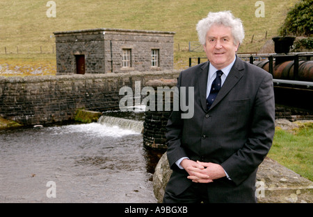 Rhodri Morgan hydro electric Gemeinschaftssystem in quadratische Gebäude bei Wanderungen auf Usk Powys Mid Wales UK GB einschalten Stockfoto