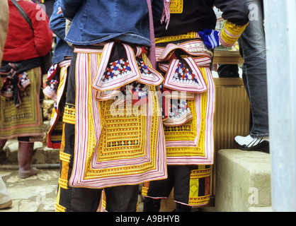 Traditionell gekleideten Red Dzao Frauen auf dem Markt, Sapa, NW Viet Nam Stockfoto