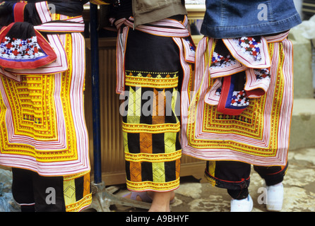 Traditionell gekleideten Red Dzao Frauen auf dem Markt, Sapa, NW Viet Nam Stockfoto