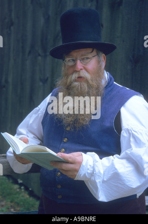 Kostümierte Einwohner von Old Sturbridge Historic Living Modelldorf in Massachusetts, USA Stockfoto