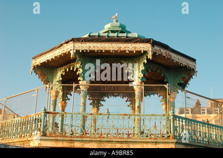 BRIGHTON MEER VORDEREN SZENEN Stockfoto