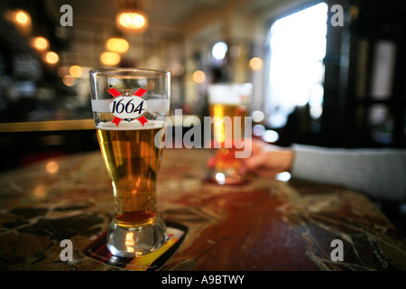 Pint Kronenbourg 1664 Lager in der Bar Stockfoto