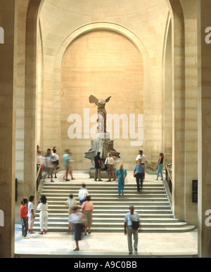 Statue der Nike von Samothrake im Louvre Museum in Paris Frankreich Stockfoto