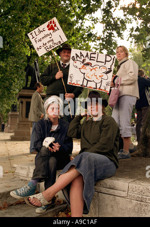 Lande pro Fuchs Jagd Lobby demonstrieren in Westminster Square außerhalb Houses of Parliament. Stockfoto