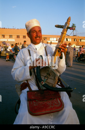 Straßenmusiker in quadratischen Hauptbasar Djemaa Jemma El Fna Marrakesch Marrakesch Marokko Stockfoto