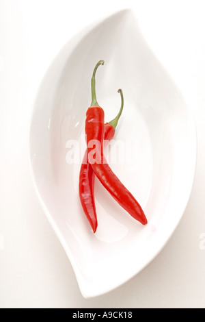 Zwei rote Chilischoten Stockfoto