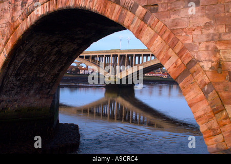 Die drei Brücken in Berwick nach Tweed der alten Brücke die neue Brücke und die Royal-Grenzen-Brücke von Königin Victori eröffnet Stockfoto