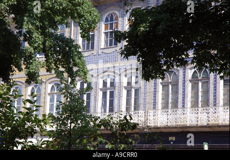 Prachtvolle Architektur typisch farbenfrohen Gebäuden in der Altstadt im Zentrum Guimaraes Porto Norte Minho Portugal Iberia Nordeuropa Stockfoto