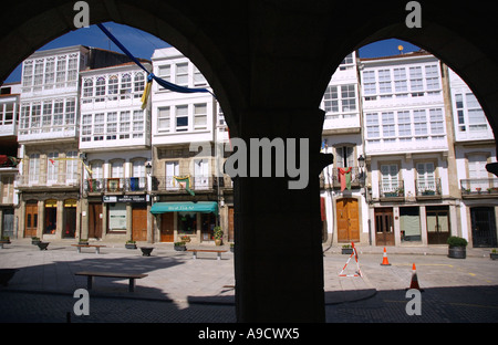 Blick auf die Altstadt mit ihren Bögen Betanzos Galizien A Coruña España Iberia Spanien Europa Stockfoto