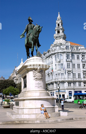 Sicht, die herrliche, imposante Haupt Platz typischen Architektur Gebäude Statue Fahrt Pferd Altstadt Porto-Portugal-Europa Stockfoto