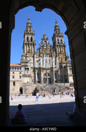 Prächtige Kathedrale von Santiago de Compostela Trog ein Bogen Camino Weg St James GaliciaSpain España Iberia Europas Stockfoto