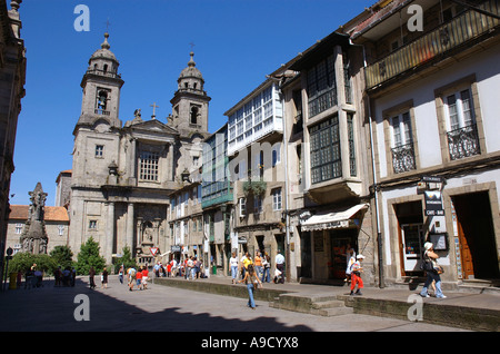 San Francisco Street & Kirche Santiago De Compostela Camino Weg von St James Galizien A Coruña Spanien España Iberia Europe Stockfoto