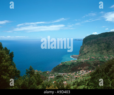 Blick über die Nordküste Dorf Faixal, Madeira, Portugal Stockfoto