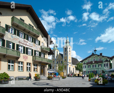Post und Kirche im Zentrum Stadt, St. Johann in Tirol, Tirol, Österreich Stockfoto