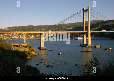 Blick auf die moderne Hängebrücke Europas der Ria de Vigo Chapela Galizien Spanien iberischen Halbinsel Iberia España Stockfoto