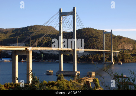 Blick auf die moderne Hängebrücke Europas der Ria de Vigo Chapela Galizien Spanien iberischen Halbinsel Iberia España Stockfoto