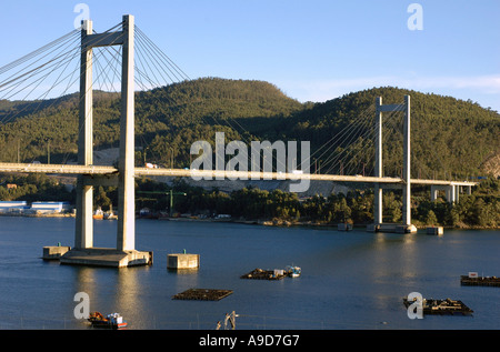 Blick auf die moderne Hängebrücke Europas der Ria de Vigo Chapela Galizien Spanien iberischen Halbinsel Iberia España Stockfoto