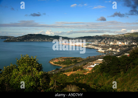 Ein Blick auf Port Nicholson Wellington New Zealand von Khandallah mit Blick auf Mount Victoria Stockfoto