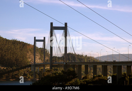 Blick auf die moderne Hängebrücke Europas der Ria de Vigo Chapela Galizien Spanien iberischen Halbinsel Iberia España Stockfoto