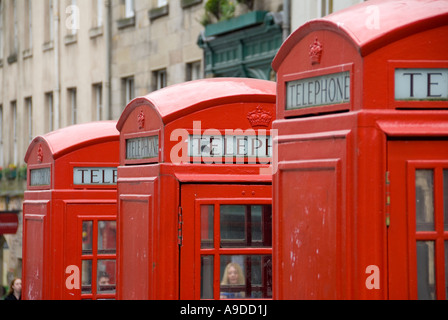 Telefonzellen in der Royal Mile of Edinburgh Schottland UK Stockfoto