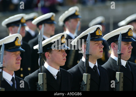 Königliche Marineoffiziere Weitergabe Parade am Britannia Naval College in Dartmouth, Großbritannien Stockfoto