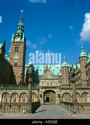 Haupteingang zum Frederiksborg Slot, in der Nähe von Hillerød, Fredriksborg, Sjælland (Seeland), Dänemark. Stockfoto