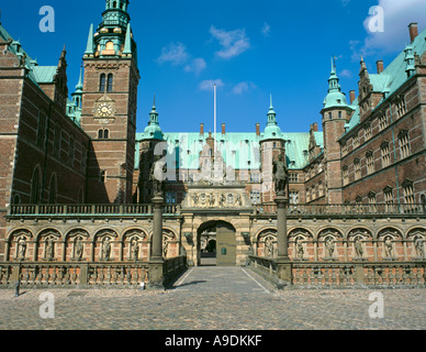 Haupteingang zum Frederiksborg Slot, in der Nähe von Hillerød, Fredriksborg, Sjælland (Seeland), Dänemark. Stockfoto