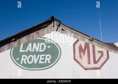 Nahaufnahme der alten Garagentore Stockfoto