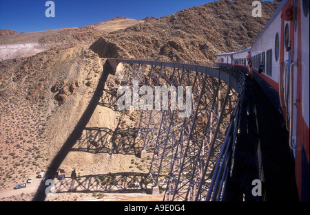 Tren a Las Nubes und Viaducto 'La Polvorilla', Provinz Salta, Argentinien Stockfoto