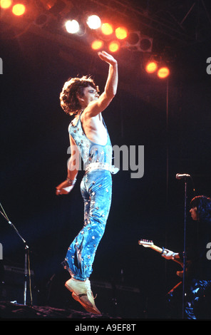 Mick Jagger, gebildet in einer der seine Sprünge, eine Legende zu Lebzeiten, The Rolling Stone mit Keith Richards 1963 und seitdem Stockfoto