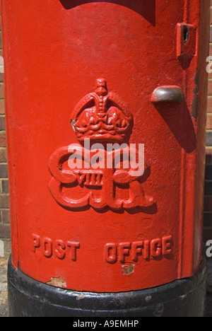 Maidstone, Kent, England, UK. Seltene 1936 Edward VIII rote Säule Kasten in der Woche-Straße (eine ca. 130) Stockfoto