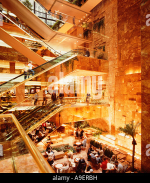 USA NEW YORK TRUMP TOWER ATRIUM 5TH AVENUE Stockfoto