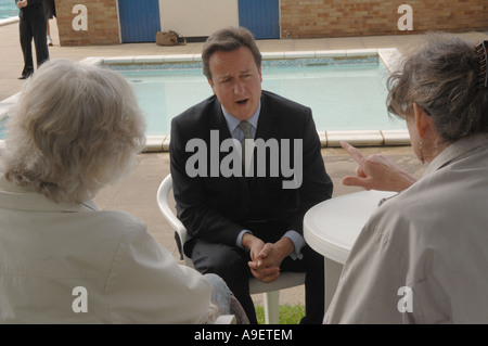 David Cameron spricht für Wähler Stockfoto