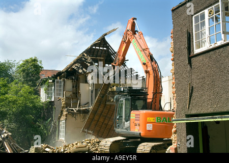 Ein großes Haus in West London, die Website zu löschen, vor dem Bau eines Neubaus von sehr hohem Wert Abriss Stockfoto