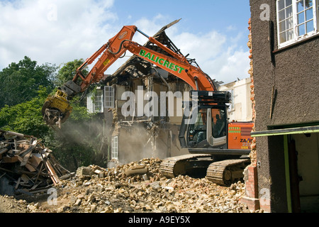 Ein großes Haus in West London, die Website zu löschen, vor dem Bau eines Neubaus von sehr hohem Wert Abriss Stockfoto