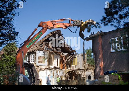 Ein großes Haus in West London, die Website zu löschen, vor dem Bau eines Neubaus von sehr hohem Wert Abriss Stockfoto